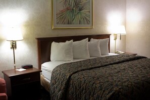 Escritorio, tabla de planchar con plancha y camas plegables/adicionales