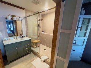 Sanctuary | Bathroom | Hair dryer, towels, soap, shampoo - Inn On Lake Wissota (Chippewa Falls)
