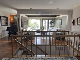 Televisión 40 pulgadas con canales de televisión digitales, libros