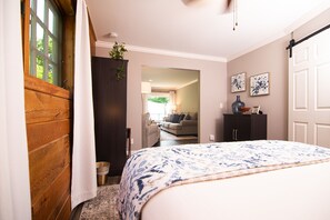 Phòng Deluxe, 1 giường cỡ queen, lò sưởi, quang cảnh hồ | Bộ đồ giường cao cấp, trang trí khác biệt