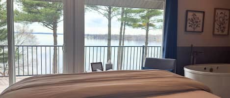 Chambre Signature, 1 grand lit, bain Ă remous, vue lac