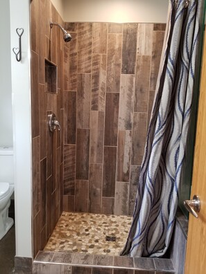 Family Cottage, 1 Bedroom, Accessible | Bathroom shower - Torch Bay Inn (Eastport)