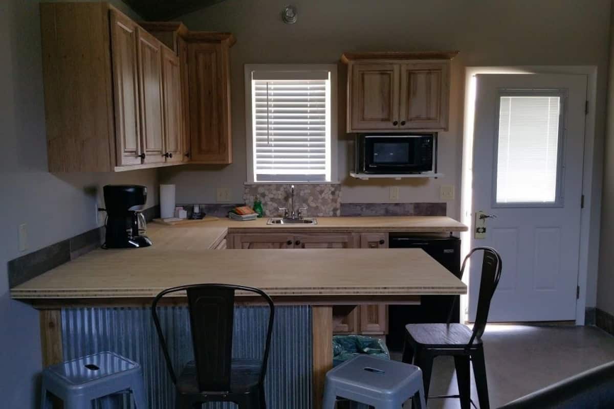 family cottage, 2 queen beds | private kitchenette