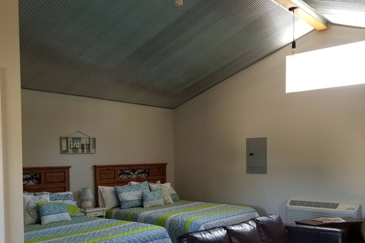 Family Cottage, 2 Queen Beds