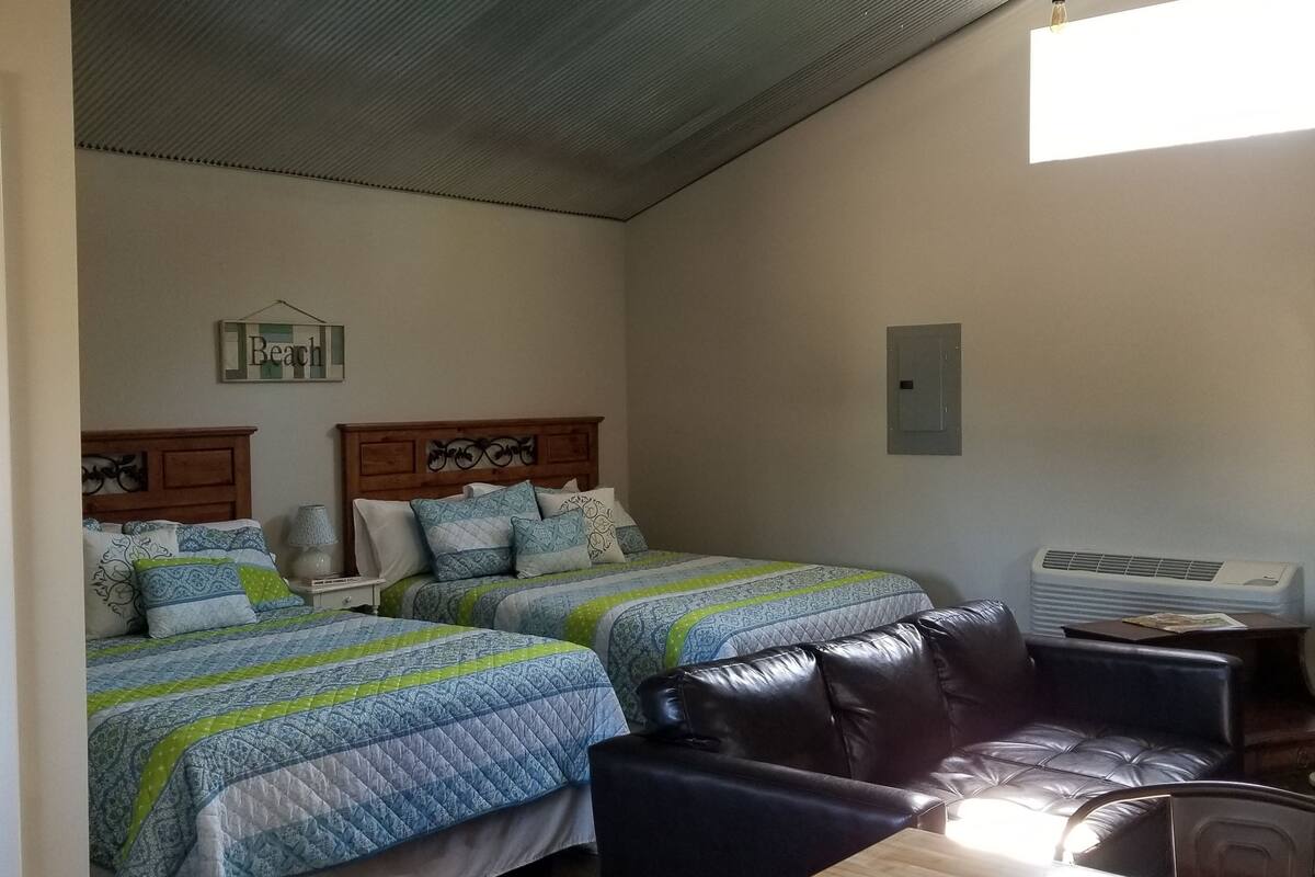 family cottage, 2 queen beds | 1 bedroom