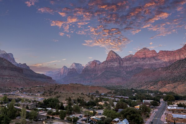 A town nestled in a valley with mountains in the background.