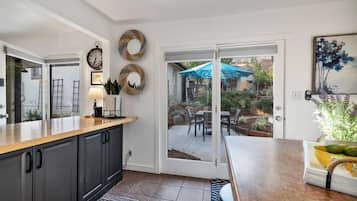 Angel's Landing Suite | Cuisine privée | Mini-réfrigérateur, four à micro-ondes, cafetière-théière