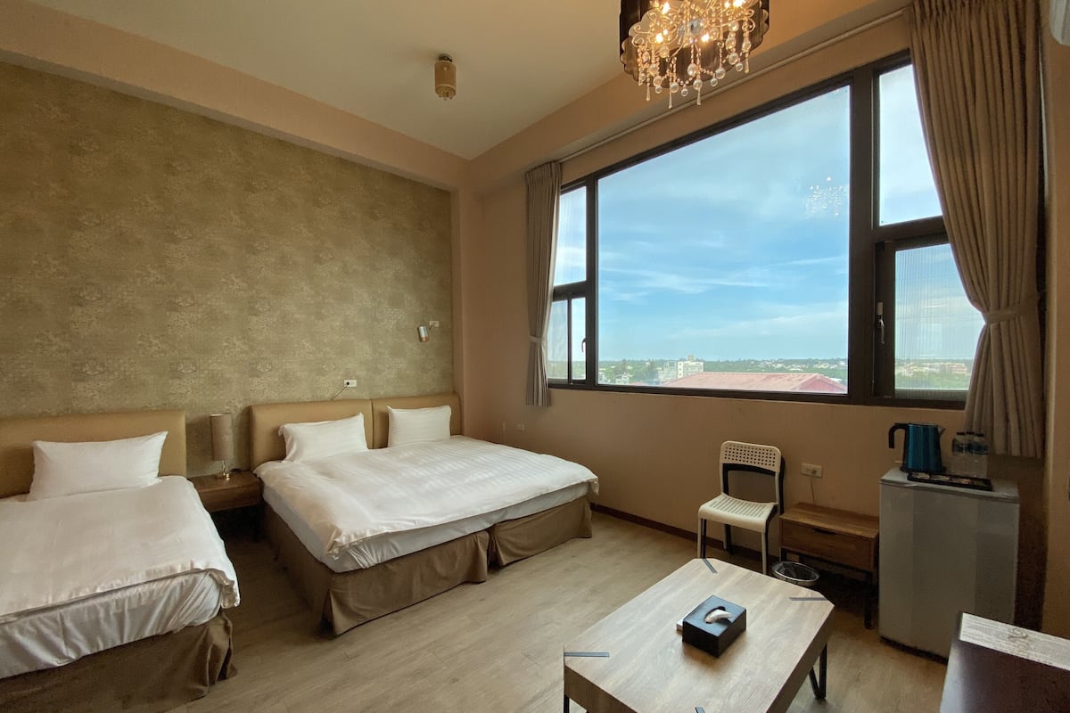 Premium bedding, down duvets, individually furnished, desk