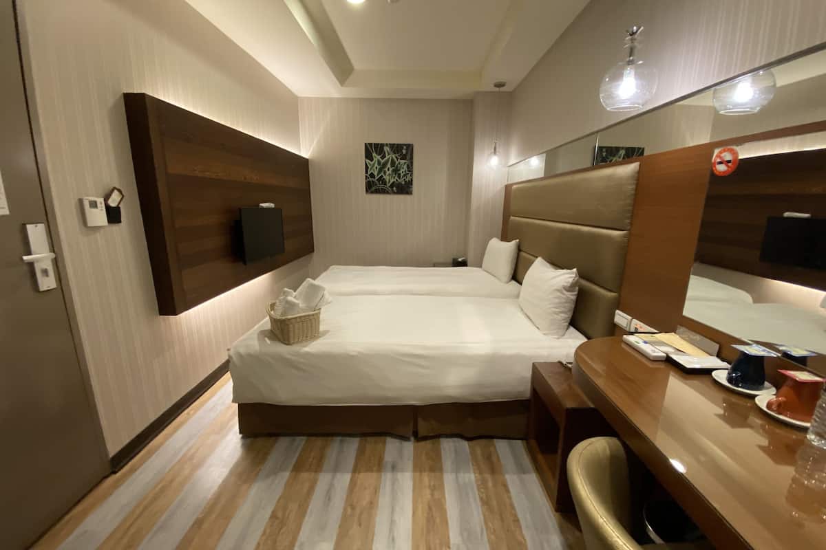 Premium bedding, down duvets, individually furnished, desk