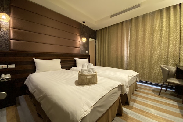 Design Double or Twin Room | Premium bedding, down comforters, desk, laptop workspace