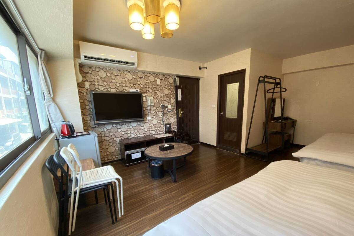 Ropa de cama de alta calidad, cubrecamas y muebles diferentes