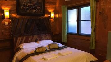 Log House | Desk, rollaway beds, free WiFi, wheelchair access