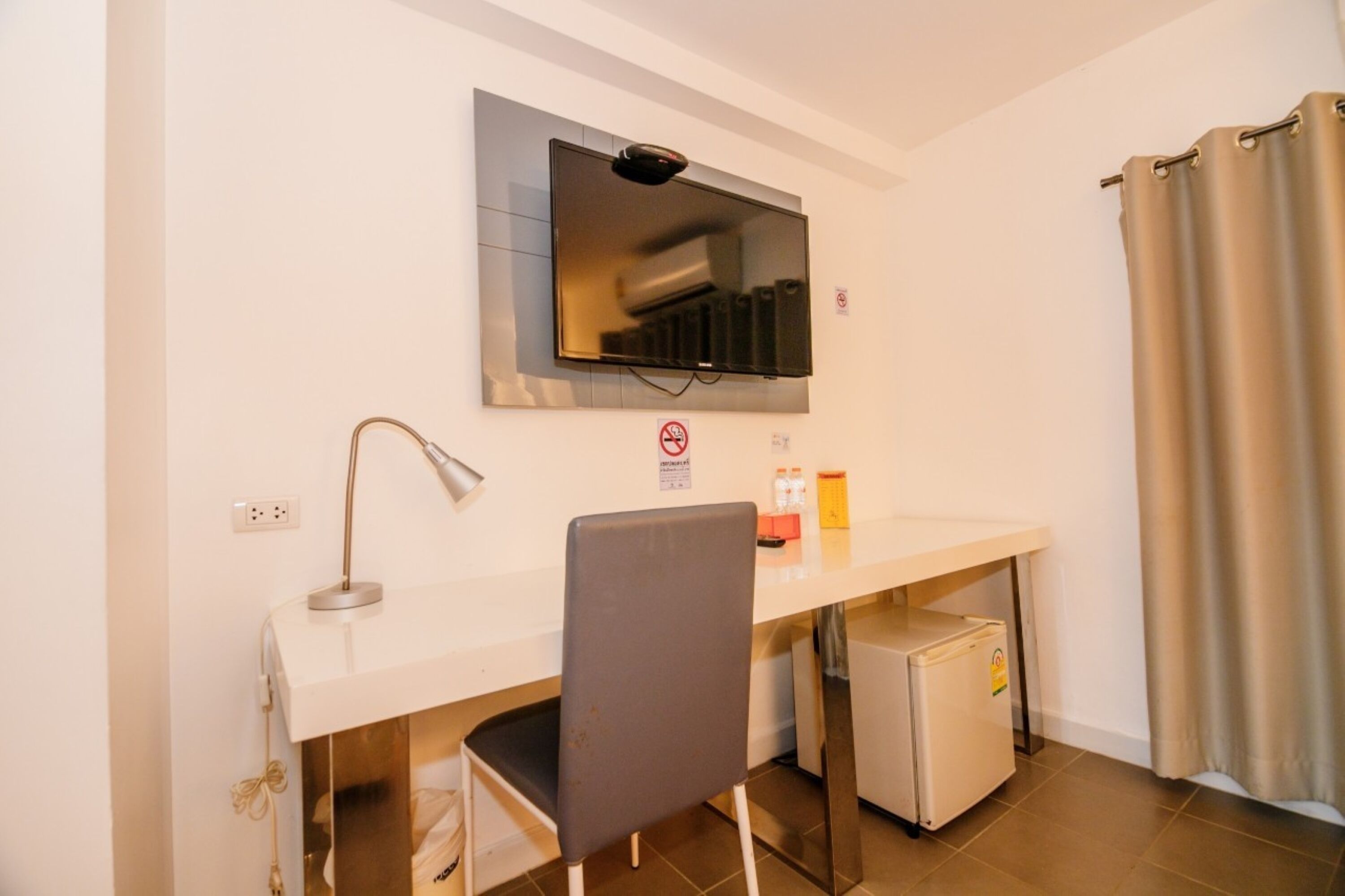 standard double room | desk, free wifi, bed sheets