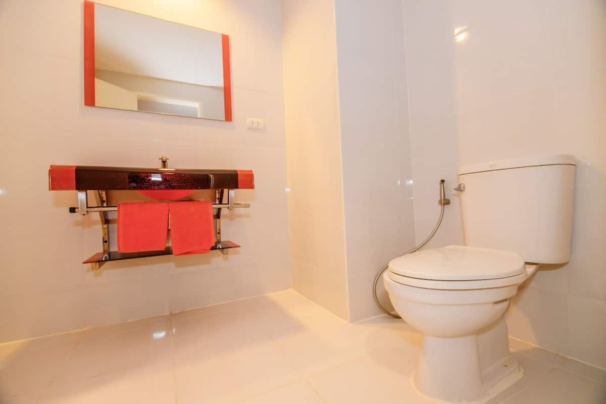 superior twin room | desk, free wifi, bed sheets