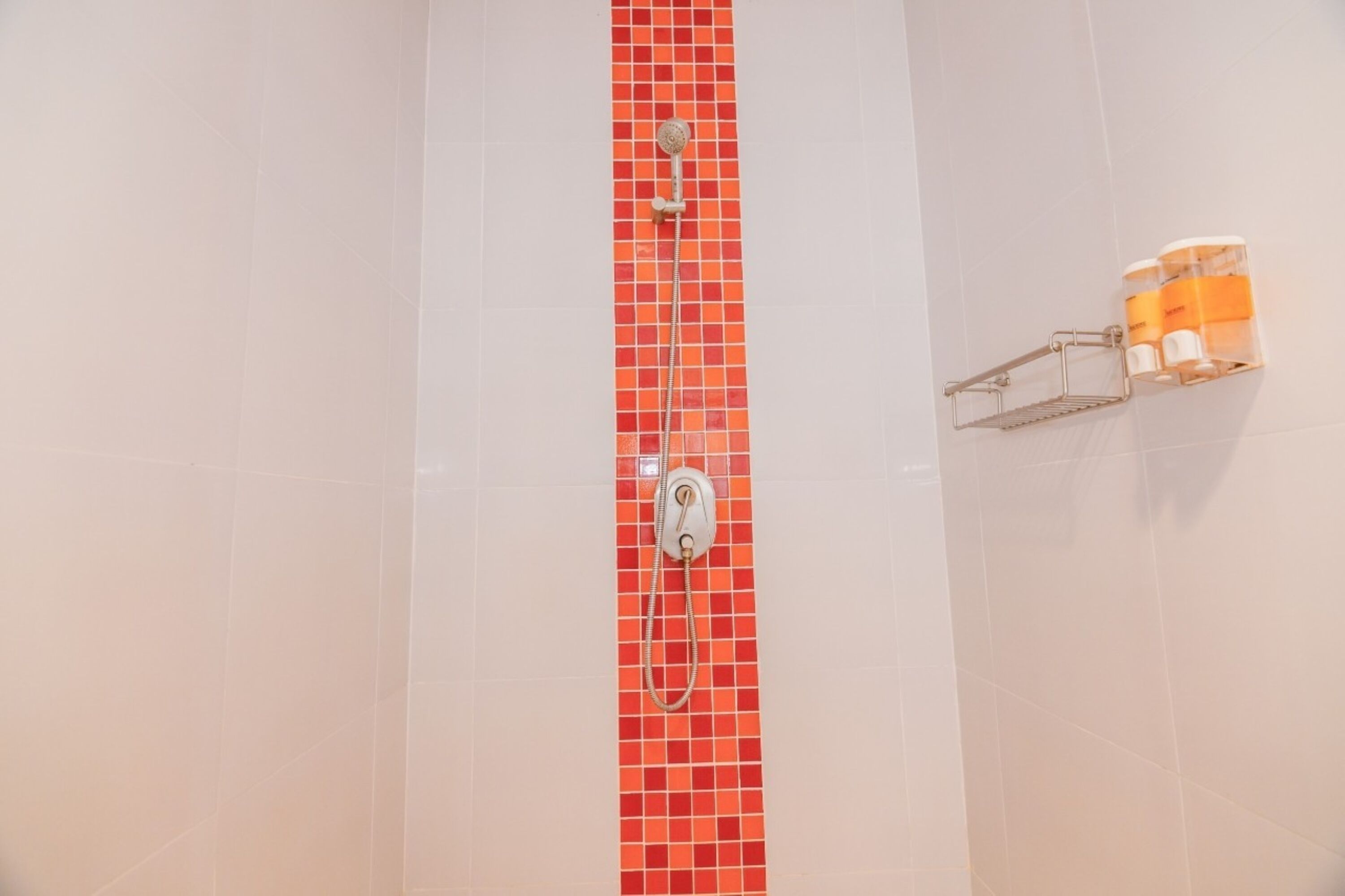 standard double room | bathroom | shower, free toiletries, hair dryer, towels