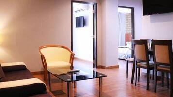 Schreibtisch, Zustellbetten, kostenloses WLAN