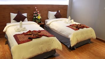 Desk, rollaway beds, free WiFi