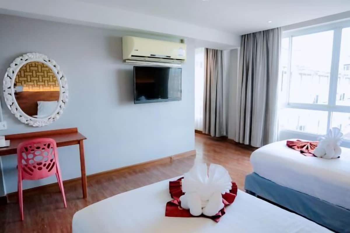 Desk, rollaway beds, free WiFi