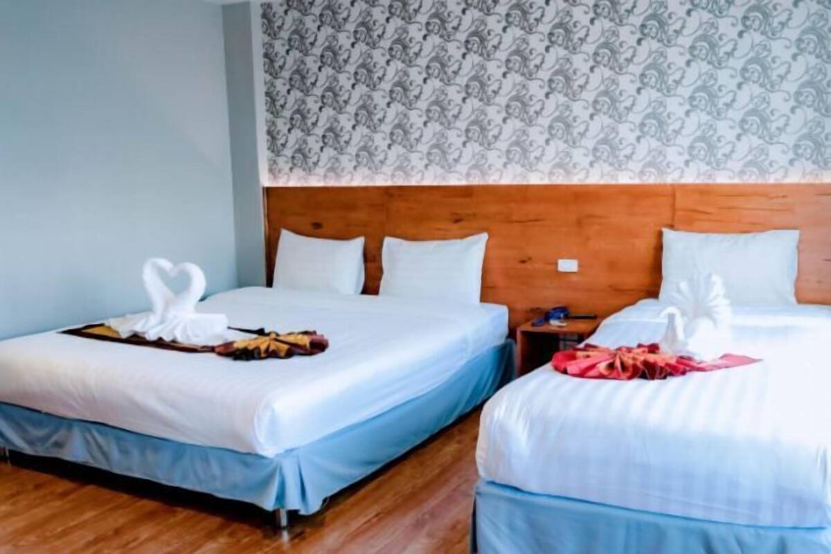 Desk, rollaway beds, free WiFi