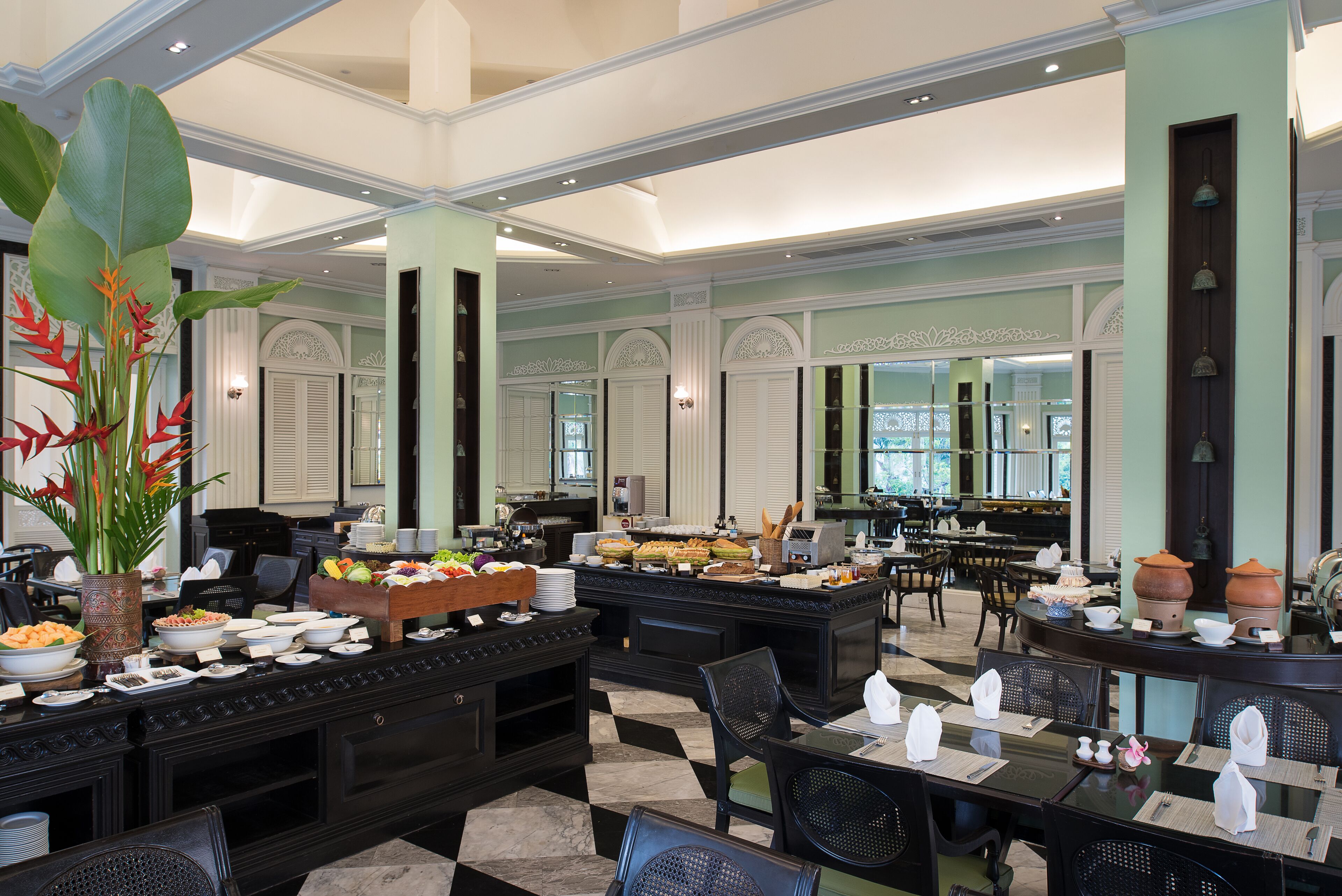 daily buffet breakfast (thb 500 per person)