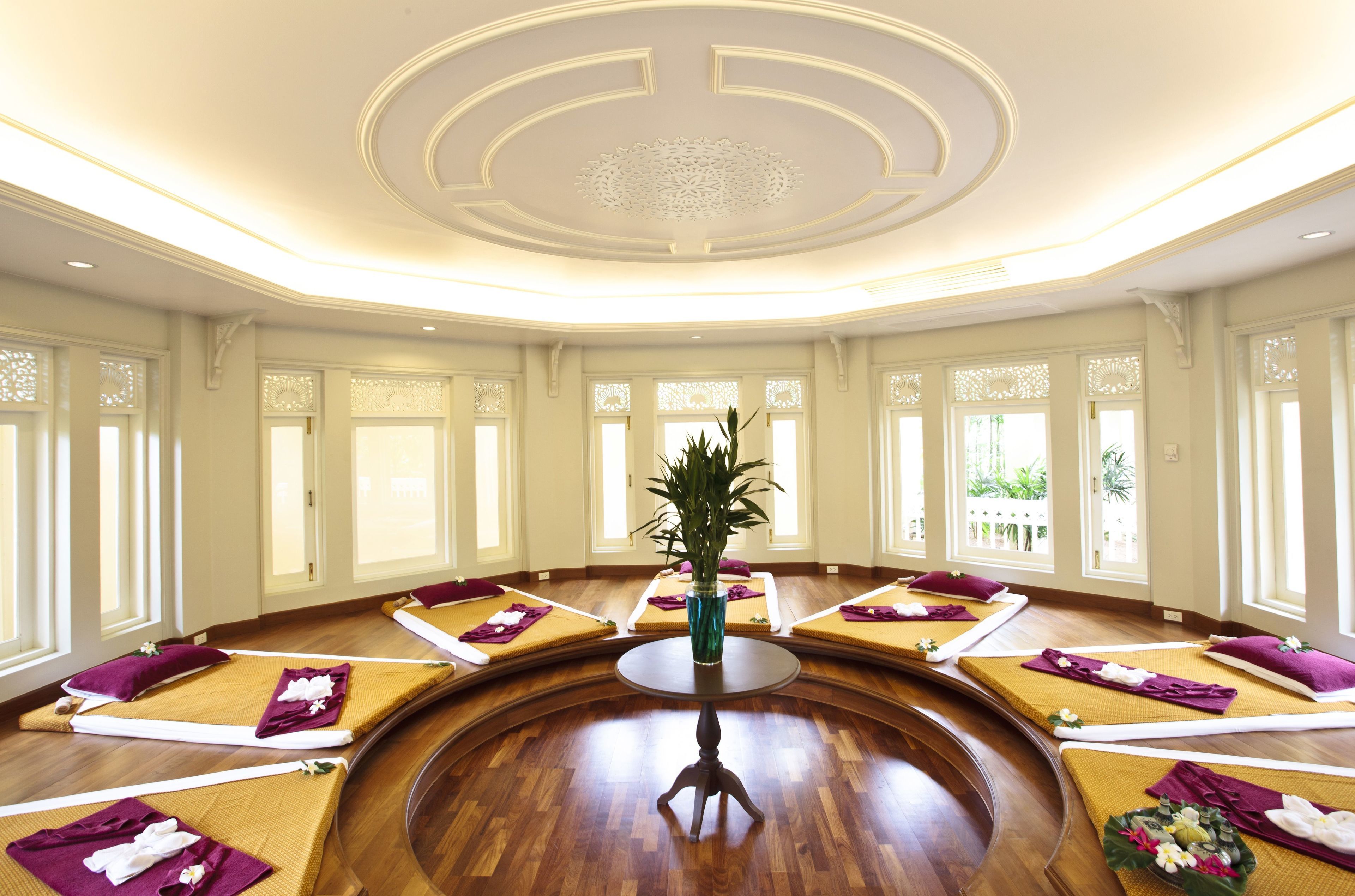 body treatments, aromatherapy, deep-tissue massages, swedish massages