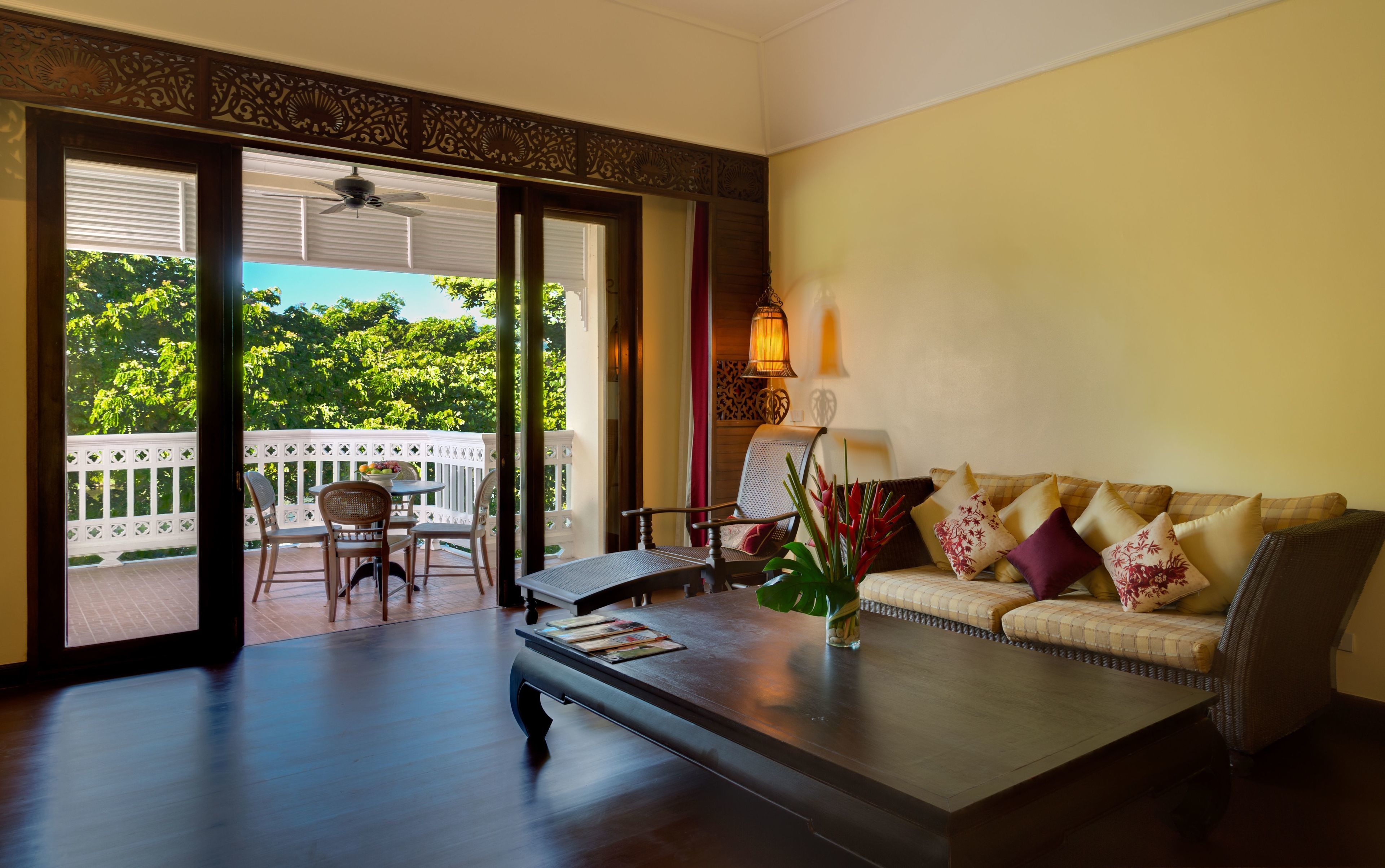 32-inch lcd tv with cable channels, tv, books