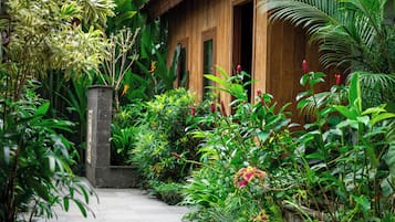 Two Bedroom Private Pool Villa | Vista al jardín