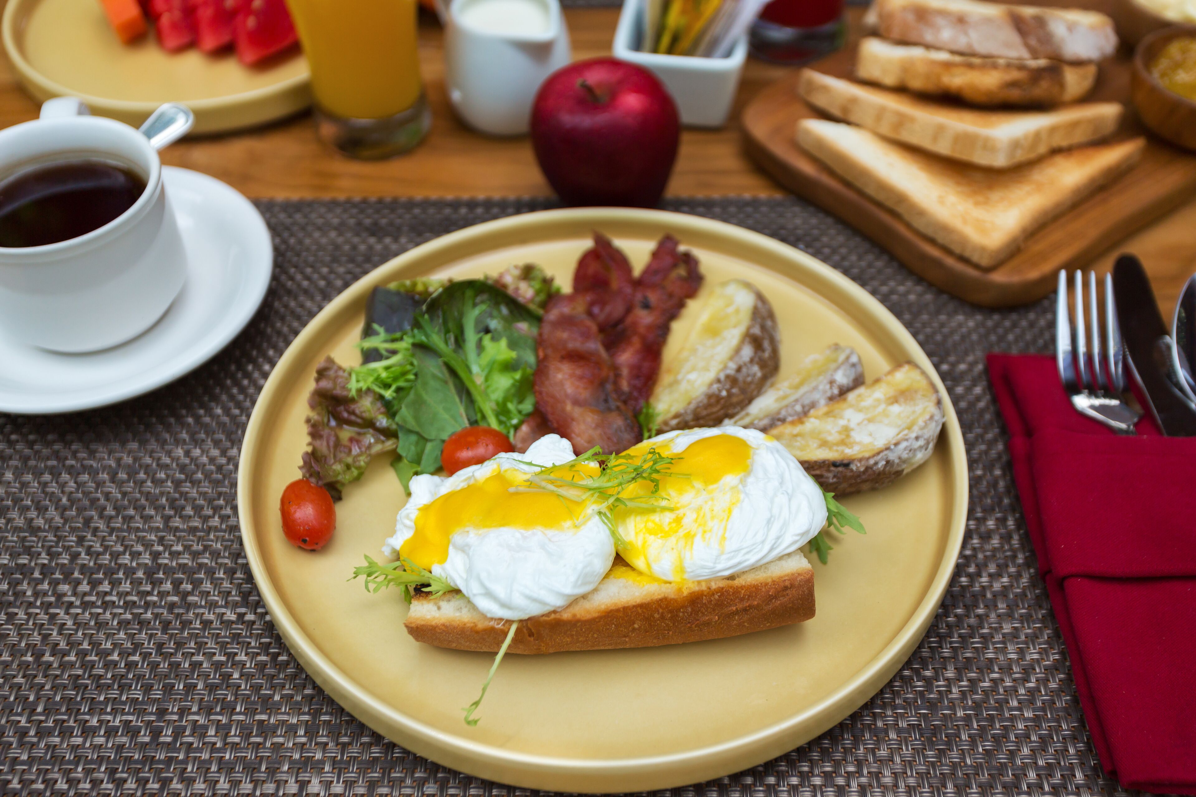 daily cooked-to-order breakfast for a fee