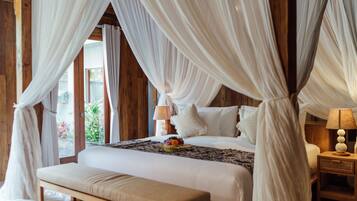 Premium bedding, in-room safe, desk, iron/ironing board