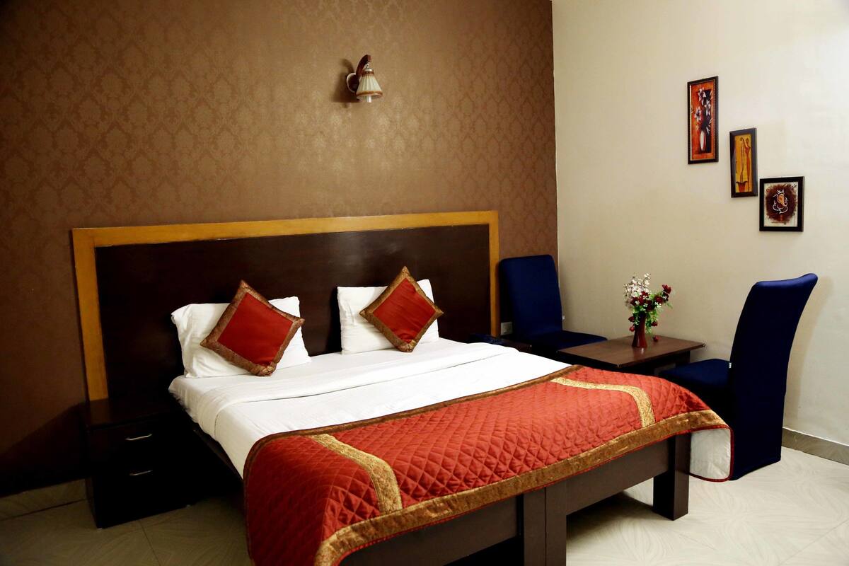 Executive Business Room