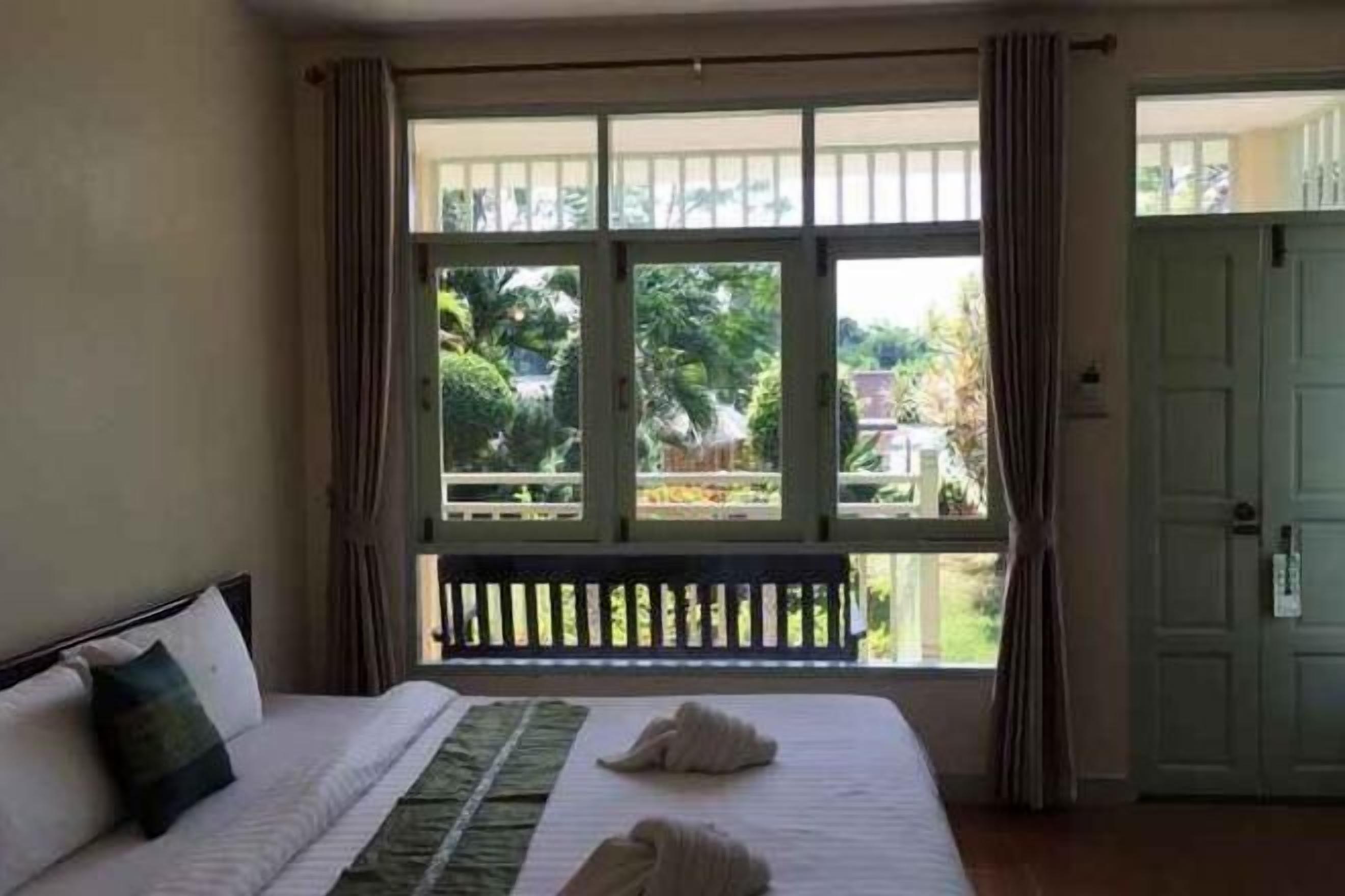 Desk, rollaway beds, free WiFi, bed sheets