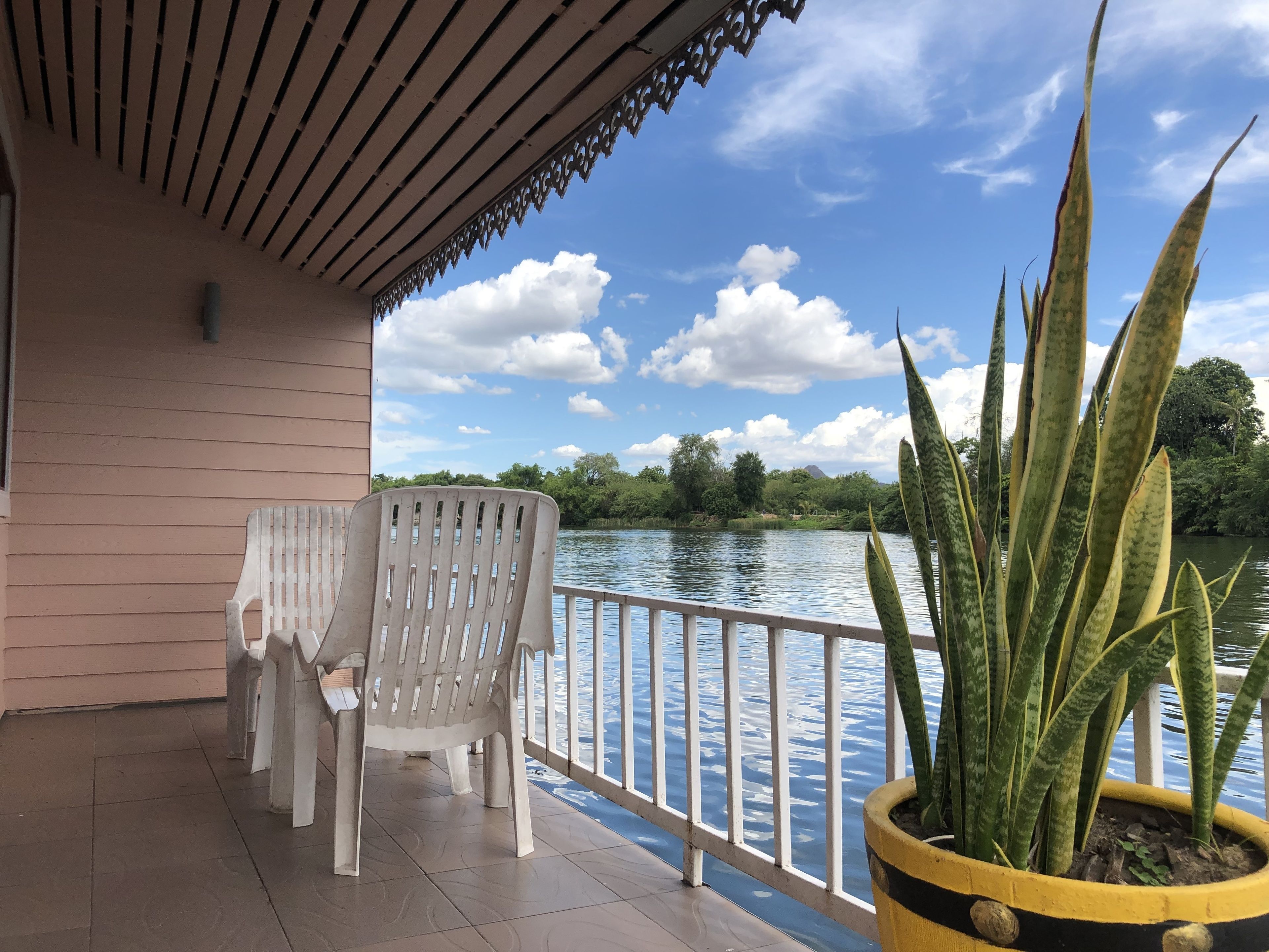 Deluxe River View Raft