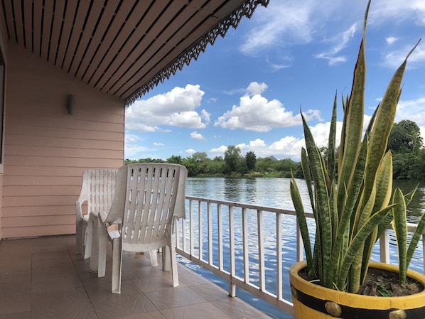 Deluxe River View Raft