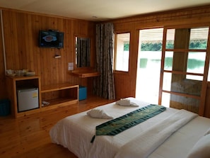 Deluxe River View Raft | Desk, rollaway beds, free WiFi, bed sheets - Bamboo House Kanchanaburi (Kanchanaburi)