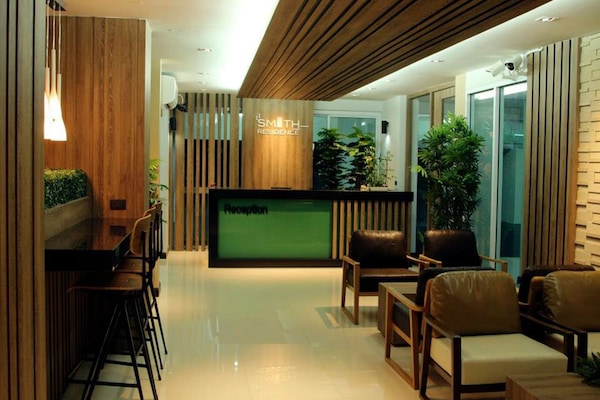 Coin salon dans le hall