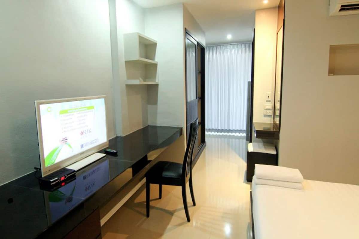 standard room, 1 double bed, city view | room amenity