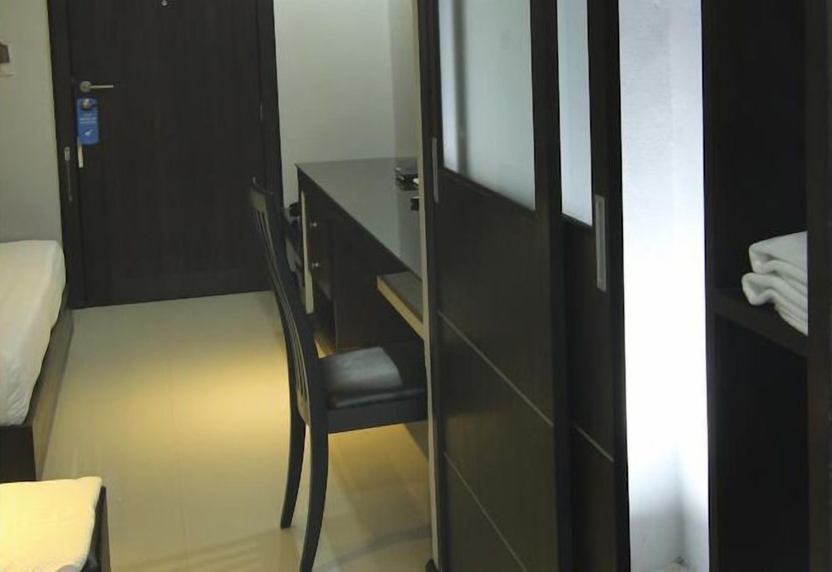 standard room, 1 double bed, city view | minibar, desk, free wifi