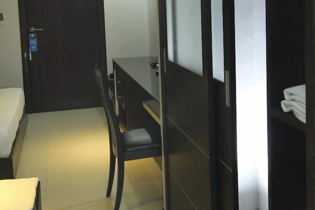 standard room, 1 double bed, city view | minibar, desk, free wifi
