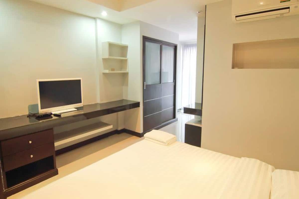 standard room, 1 double bed, city view | room amenity