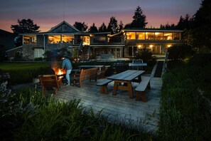 Unclassified image, 3 of 37, button - Tofino Swell Lodge (Tofino)