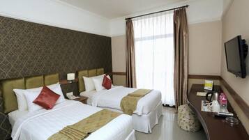 迷你吧、客房内保险箱、办公桌、隔音