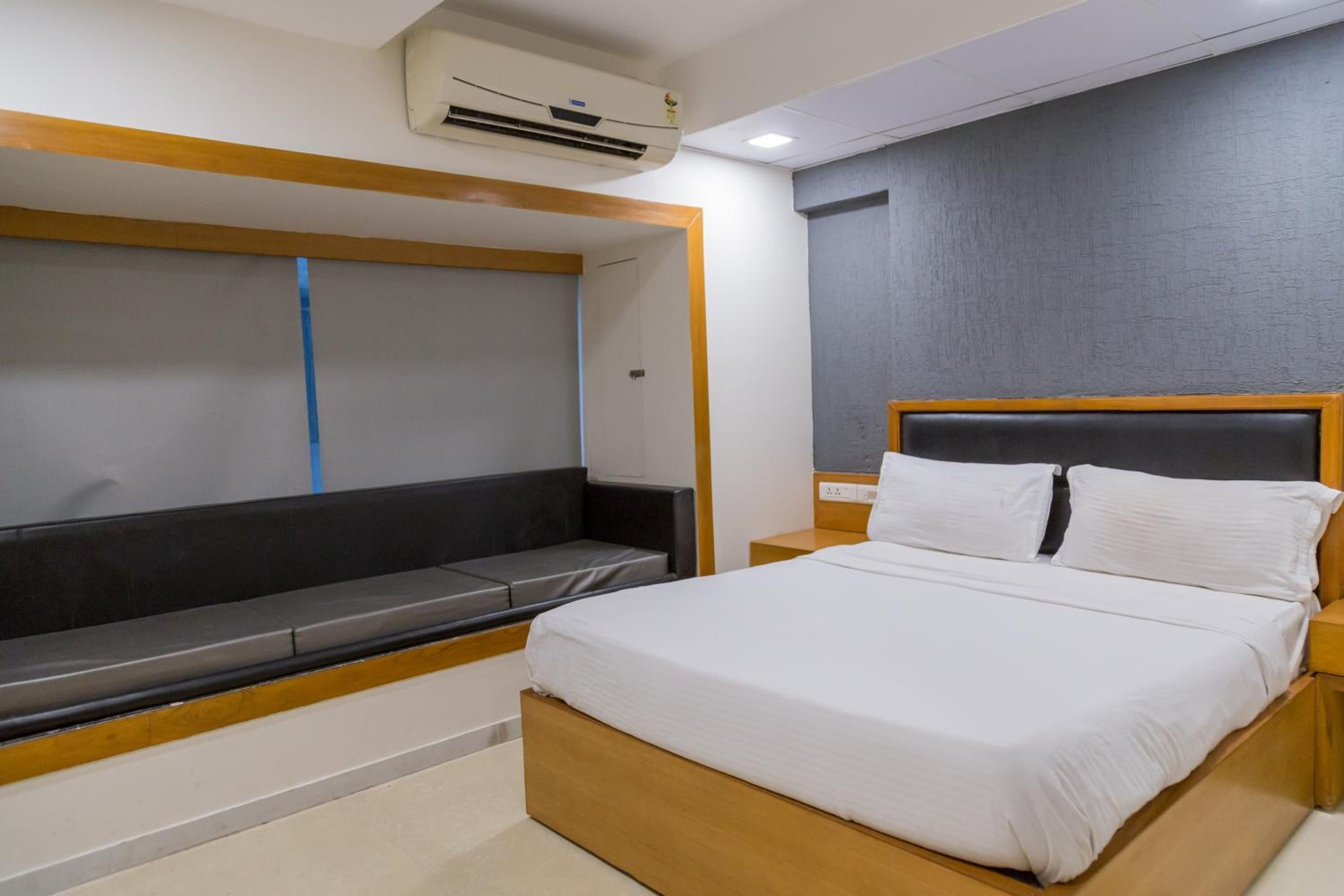 Desk, iron/ironing board, free WiFi