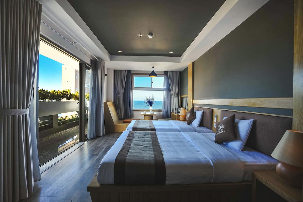 Suite, Sea View | Living area | 32-inch LCD TV with cable channels, TV