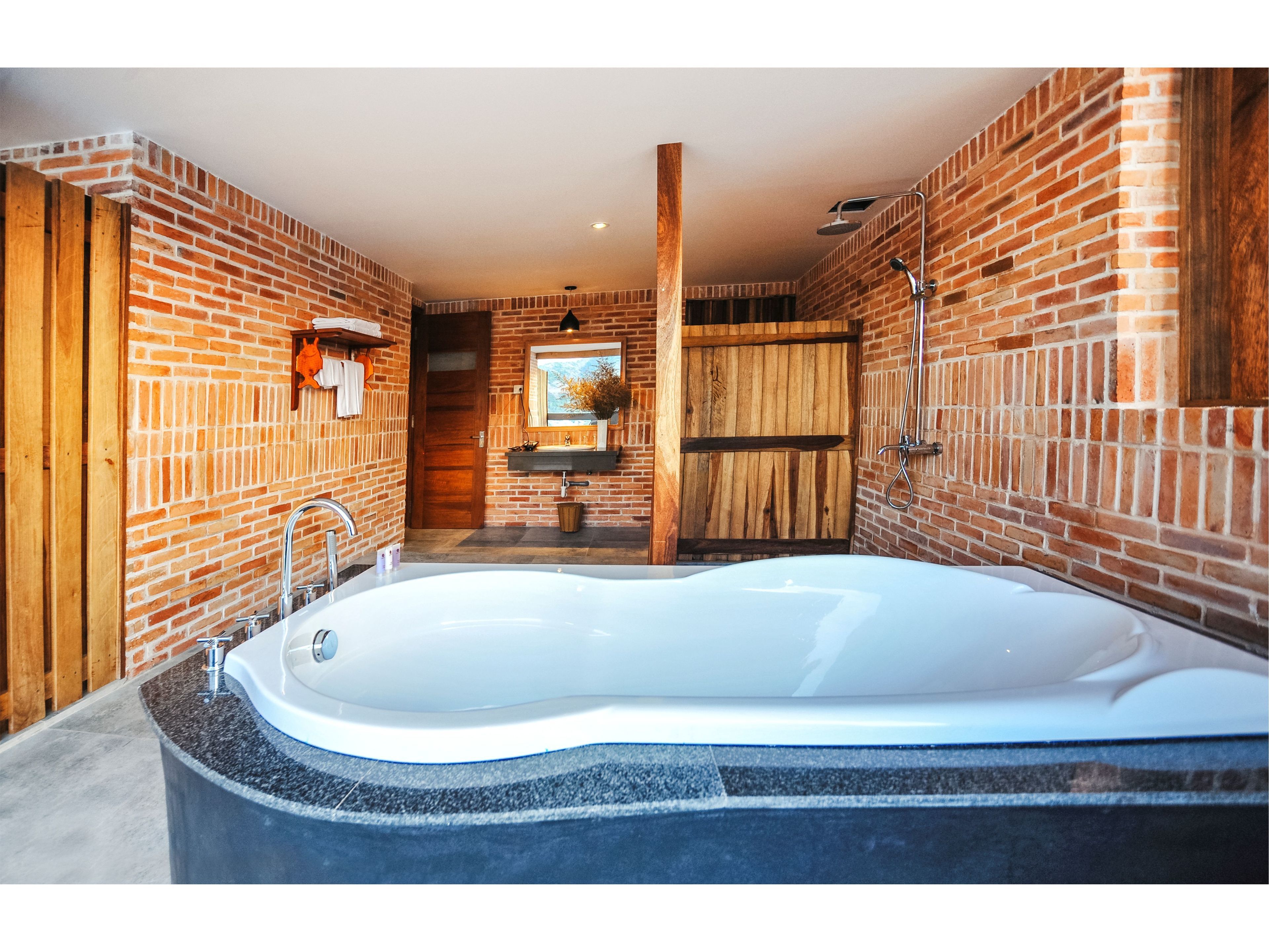 family suite, sea view | bathroom shower