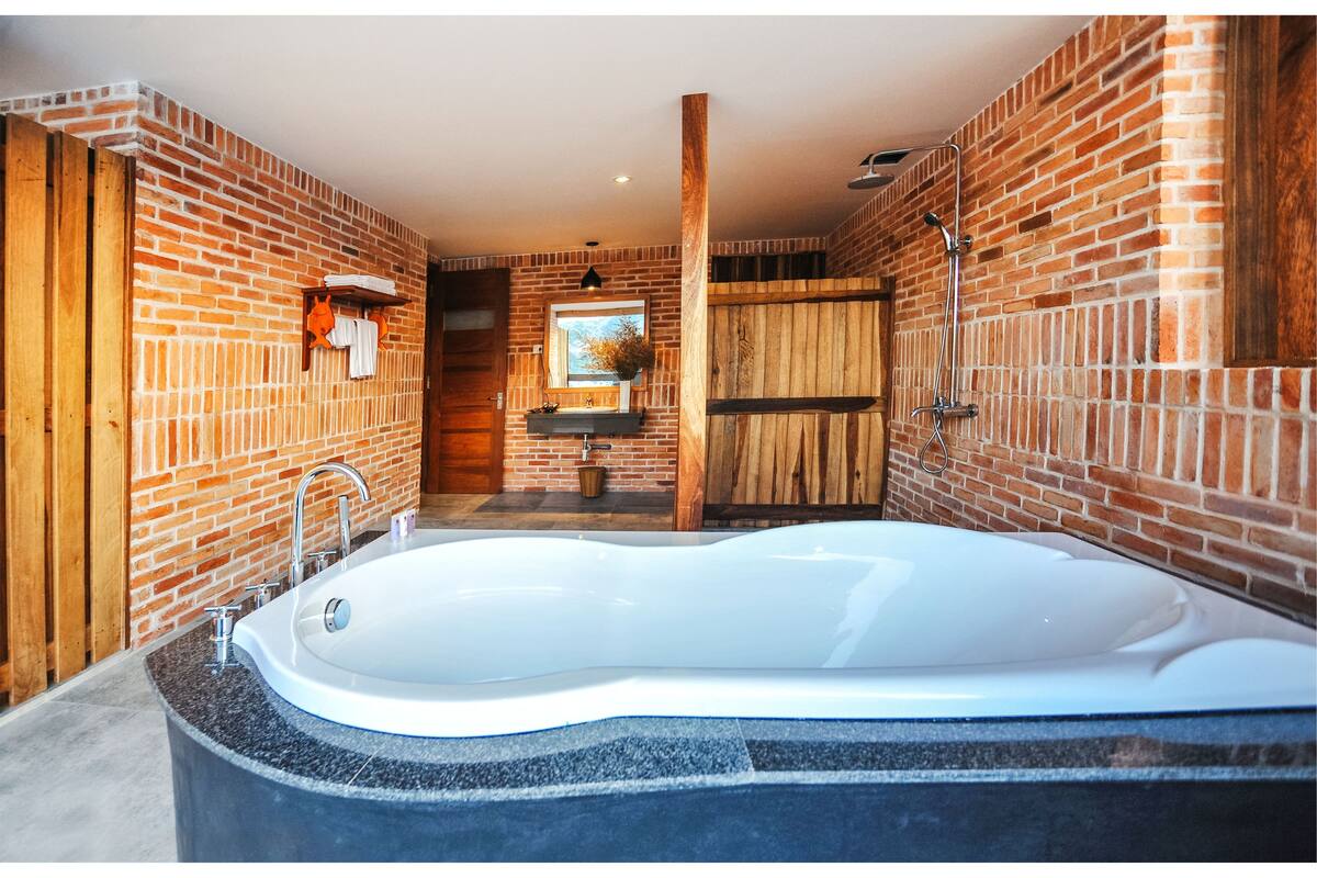 family suite, sea view | bathroom shower