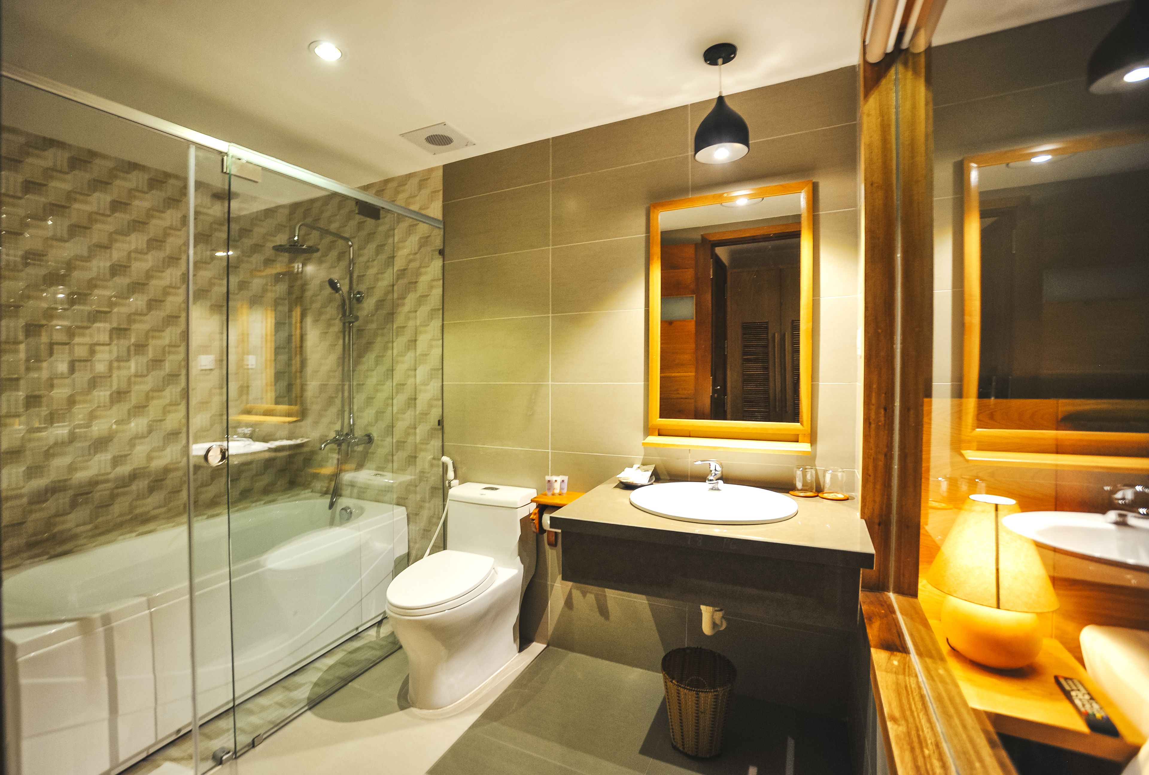 senior double or twin room, 2 double beds, sea view | bathroom | shower, free toiletries, hair dryer, bathrobes