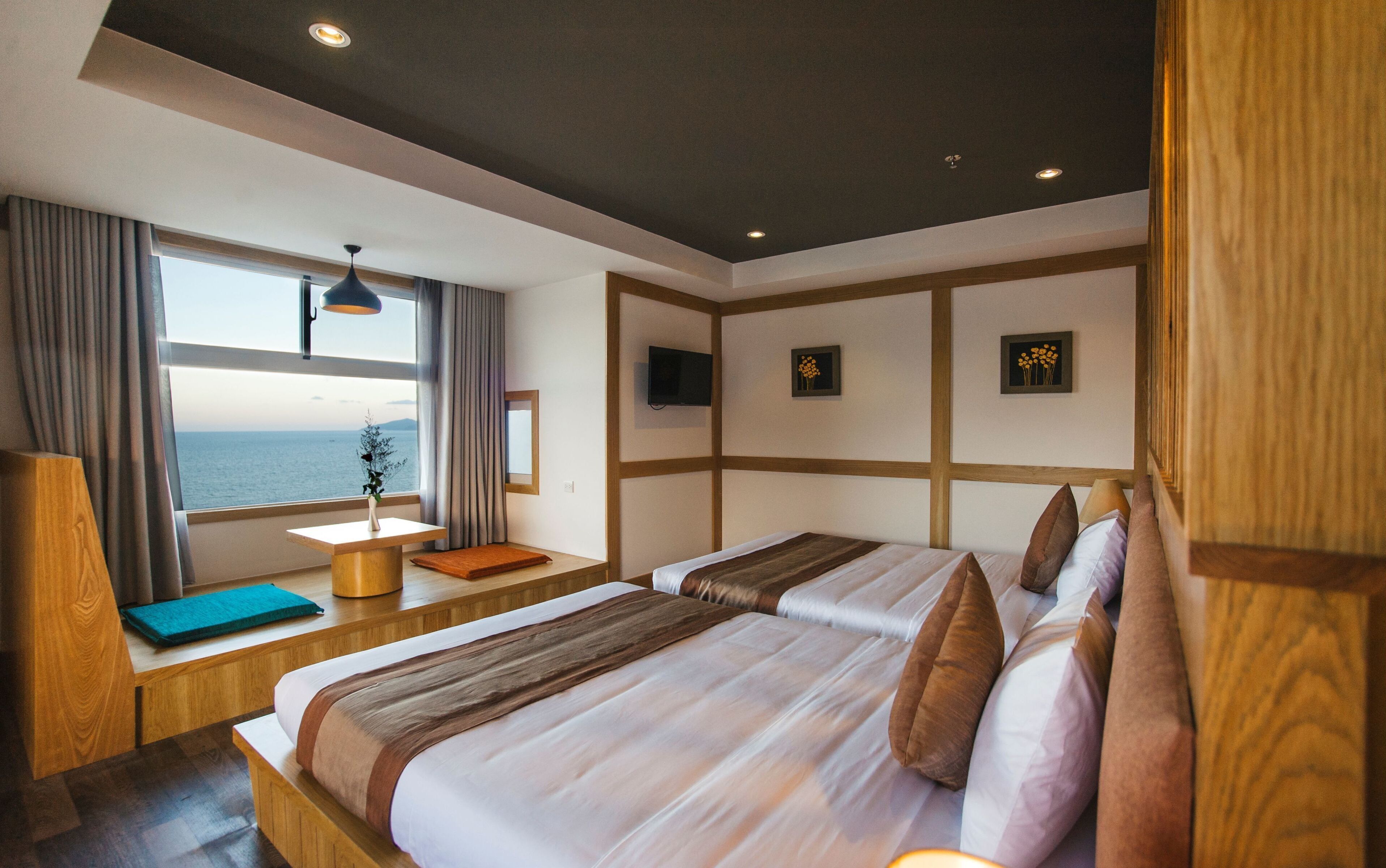 Minibar, in-room safe, free WiFi, bed sheets