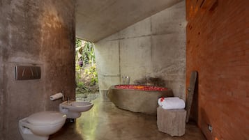 Villa, 3 Bedrooms | Bathroom | Separate bathtub and shower, deep-soaking bathtub, free toiletries