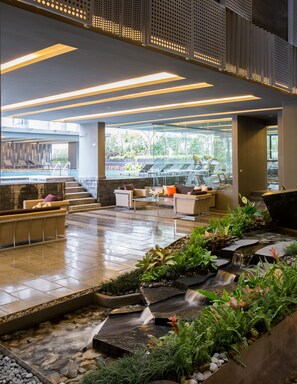 A modern lobby with a pool, seating area, and a waterfall feature. - Siamese Gioia Residence (Bangkok)