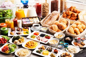 A breakfast buffet with various food items and beverages. - Island Inn Rishiri (Rishiri)